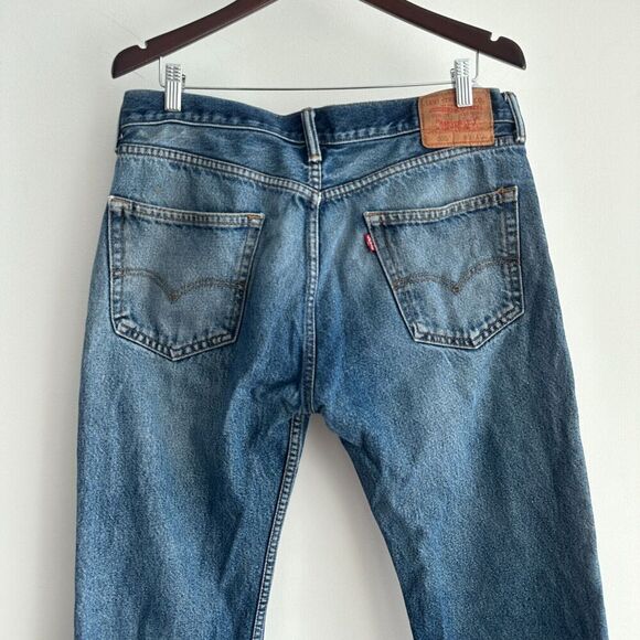 Levis Jeans Mens 34 x 30 Straight Leg Distressed Western Whiskering Faded Cowboy - Picture 9 of 16